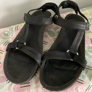 Teva Ysidro black Leather Wedge Sandal